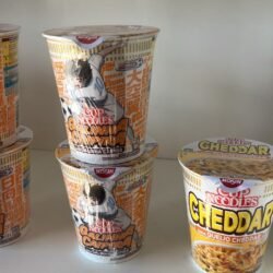 Cup noodles queijo cheddar